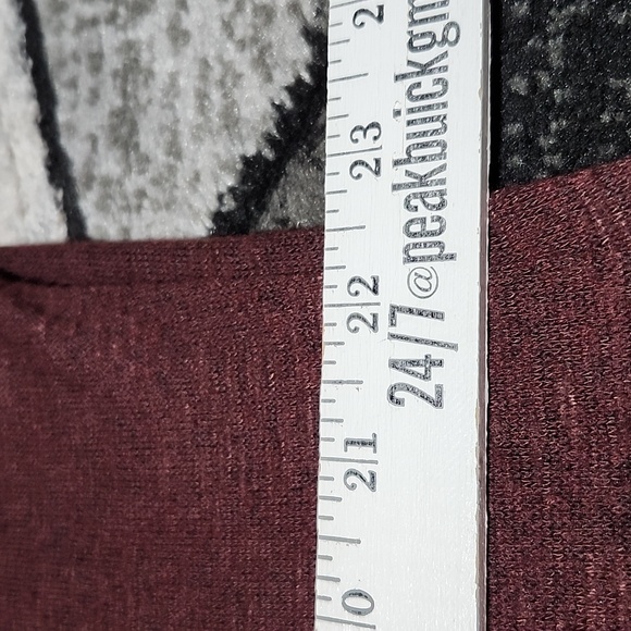 BKE BURGUNDY WAFFLE KNIT OVERSIZED BUTTON-DOWN V-NECK RAW-EDGE SHIRT - Picture 9 of 15